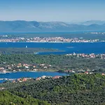 Σπίτι διακοπών Three-bedroom In *