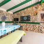 Three-bedroom In Σπίτι διακοπών Tkon