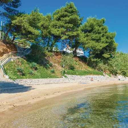 Three-bedroom In Semesterbostad Tkon