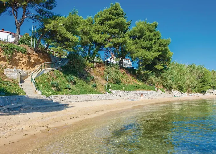 Three-bedroom In Semesterbostad Tkon