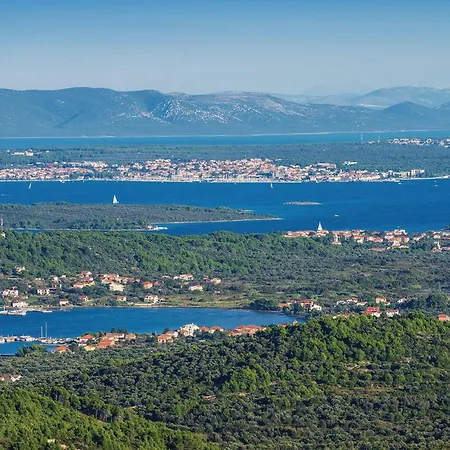 Vakantiehuis Three-bedroom In *